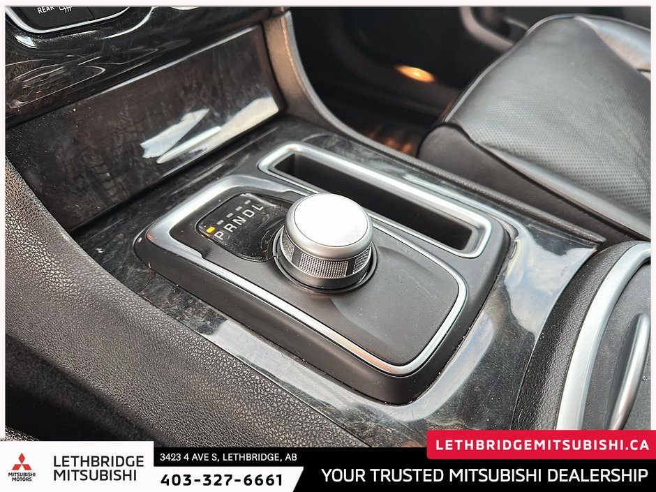 2023 Chrysler 300 Touring-13