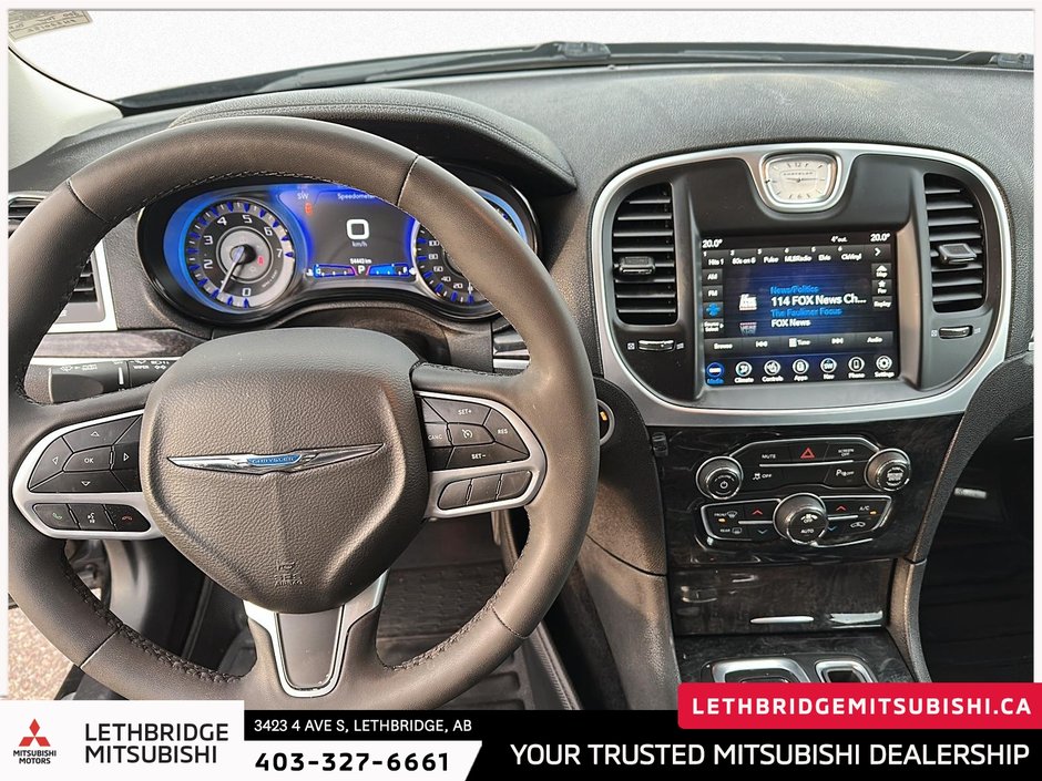 2023 Chrysler 300 Touring-12