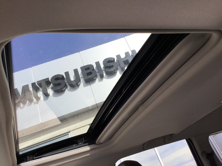 2019 Mitsubishi OUTLANDER PHEV SE Limited Edition-13