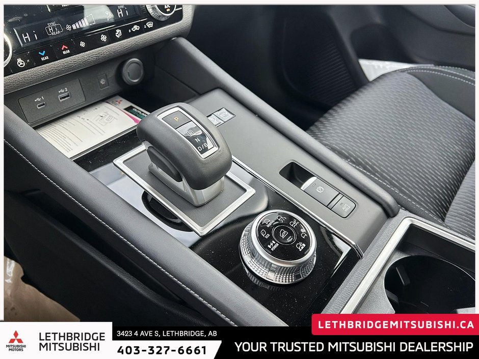 2025 Mitsubishi OUTLANDER PHEV SE S-AWC-16