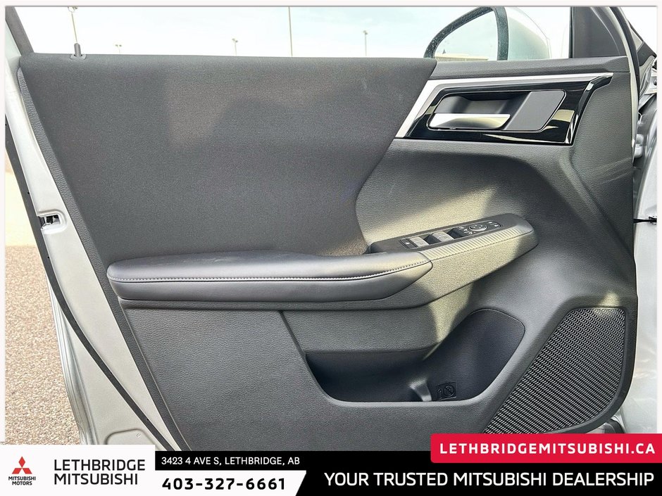 2025 Mitsubishi OUTLANDER PHEV SE S-AWC-11