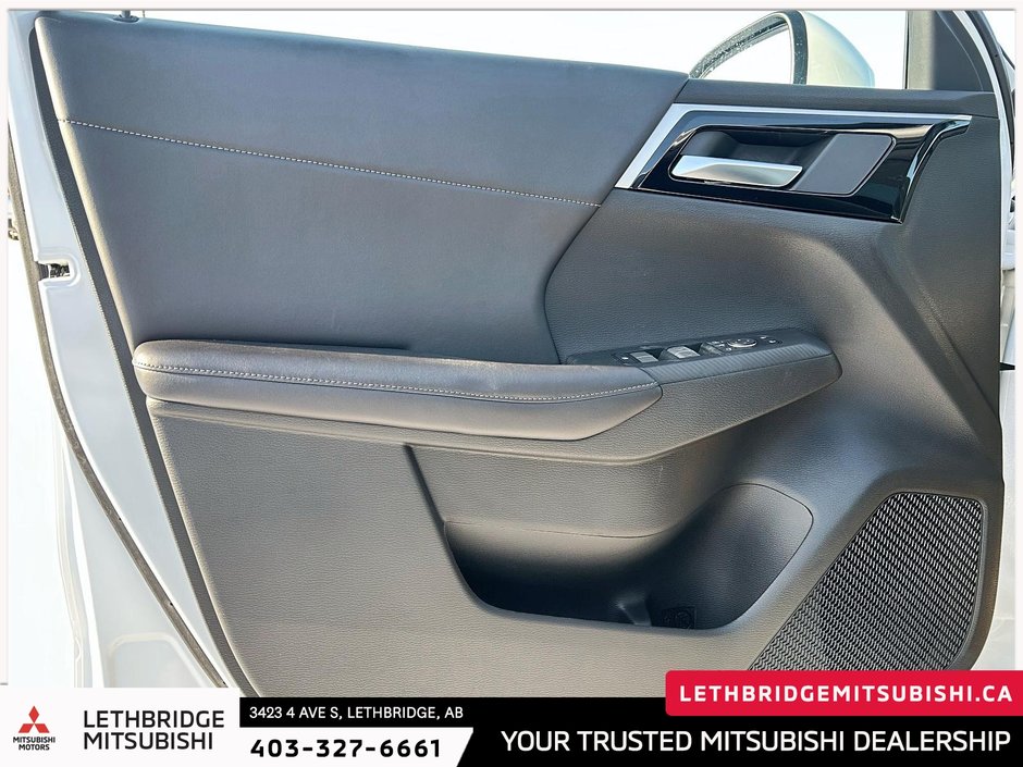 2025 Mitsubishi OUTLANDER PHEV LE S-AWC-12