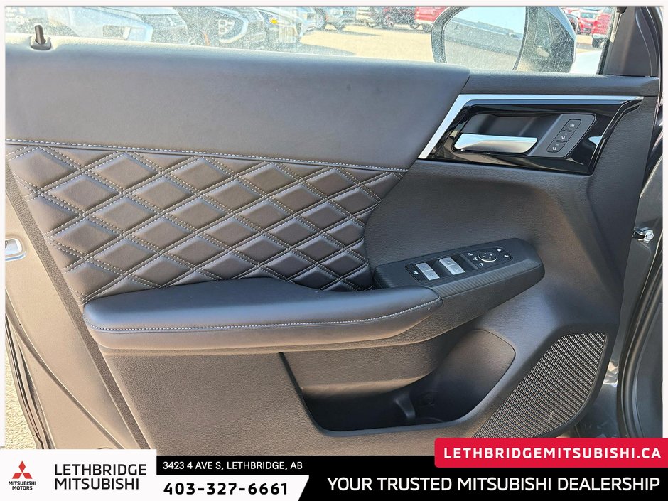 2025 Mitsubishi OUTLANDER PHEV SEL S-AWC-12
