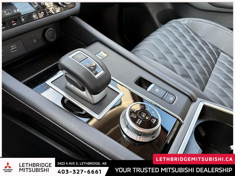 2025 Mitsubishi OUTLANDER PHEV SEL S-AWC-17