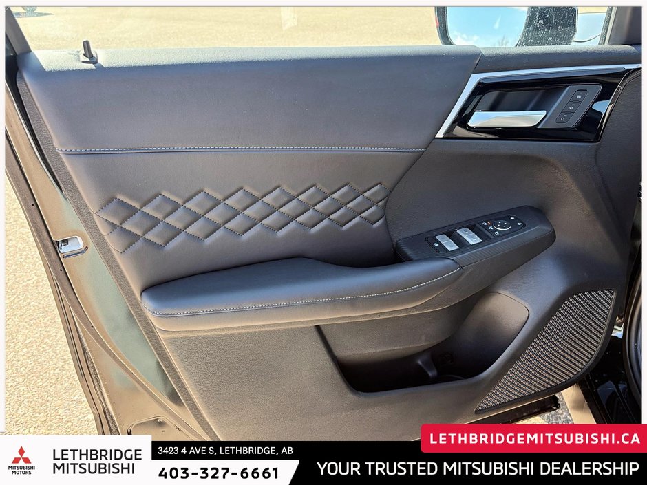 2025 Mitsubishi OUTLANDER PHEV GT NOIR S-AWC-12
