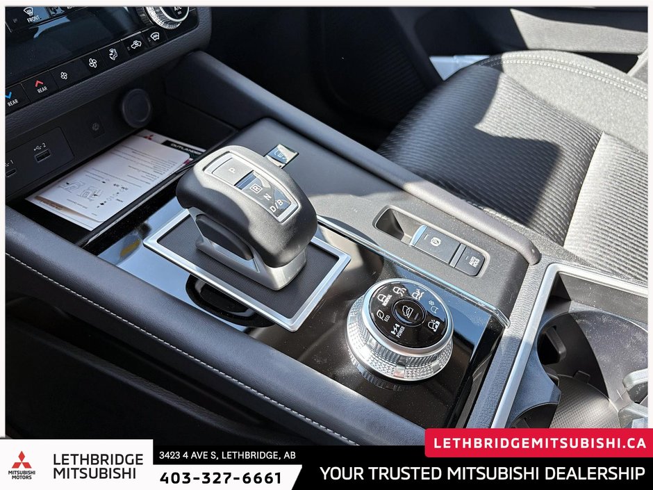 2025 Mitsubishi OUTLANDER PHEV SE S-AWC-18