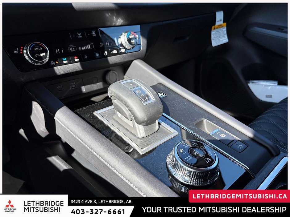2025 Mitsubishi OUTLANDER PHEV SEL S-AWC-18