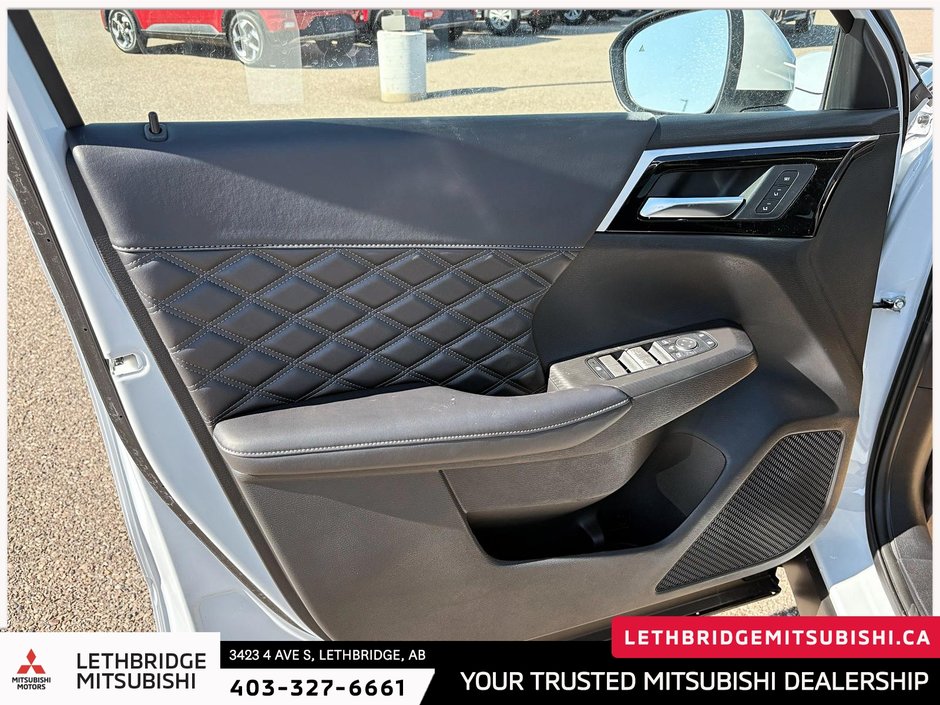 2025 Mitsubishi OUTLANDER PHEV SEL S-AWC-12