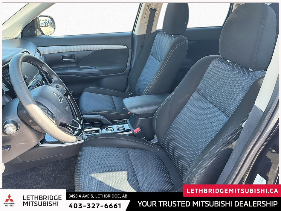 2018 Mitsubishi Outlander ES-8