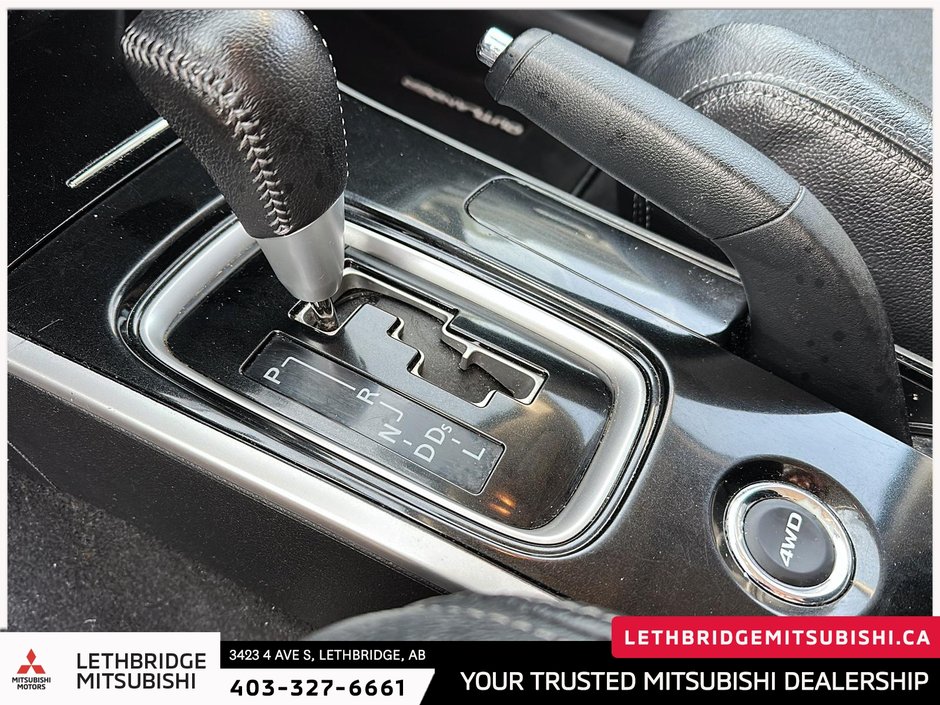 2018 Mitsubishi Outlander ES-13