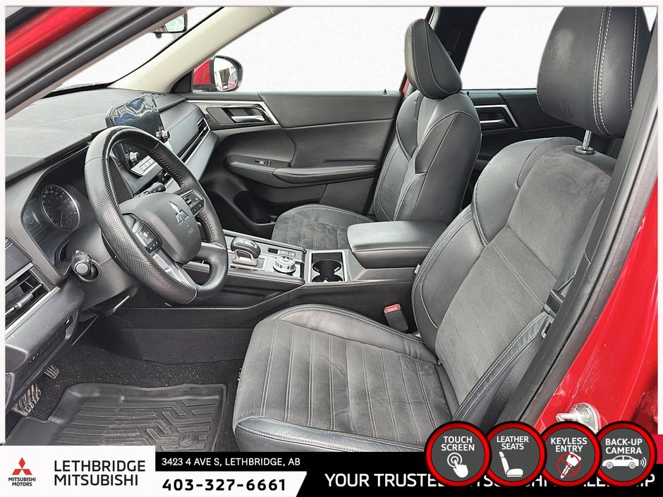 2022 Mitsubishi Outlander LE-8