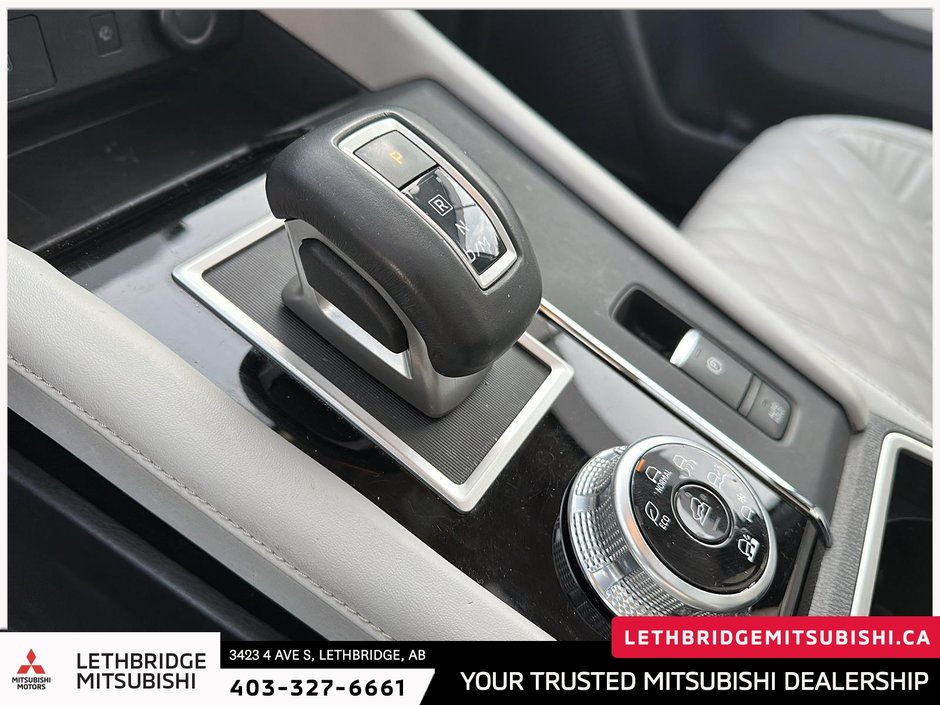 2022 Mitsubishi Outlander SEL-15