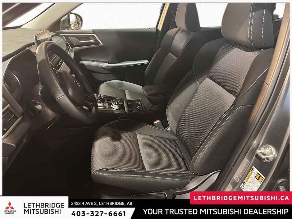 2022 Mitsubishi Outlander ES-8