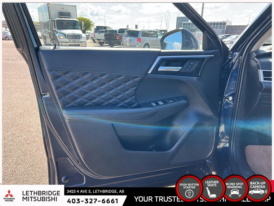 2023 Mitsubishi Outlander-10