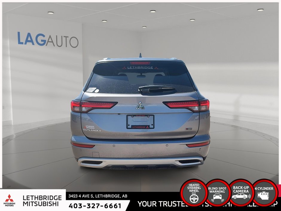 2023 Mitsubishi Outlander-2