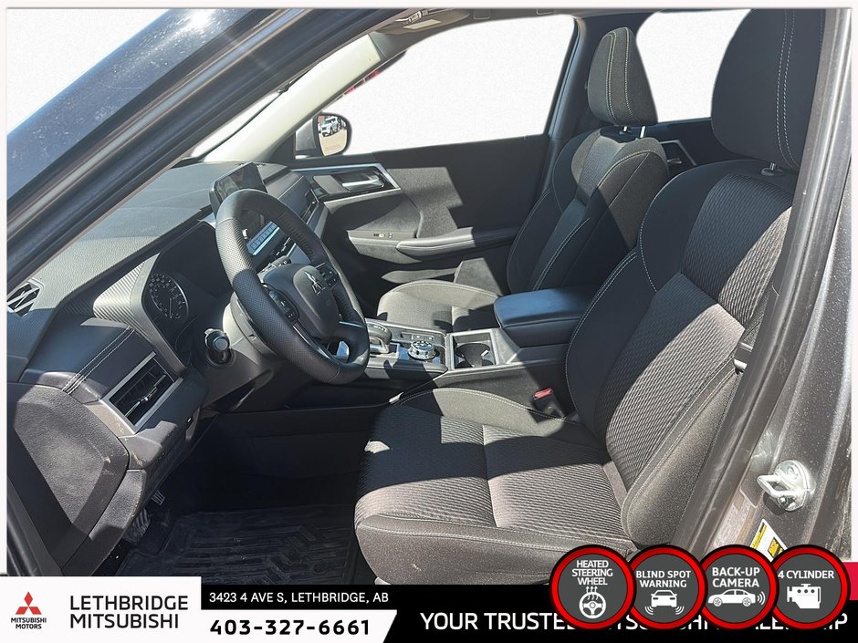 2023 Mitsubishi Outlander-7