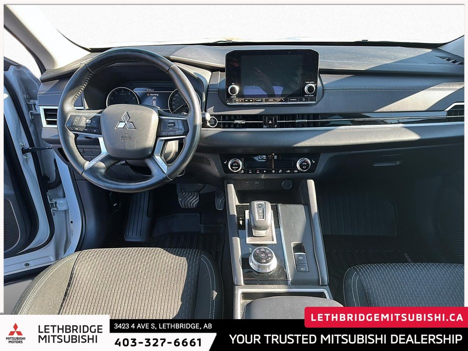 2023 Mitsubishi Outlander SE-9