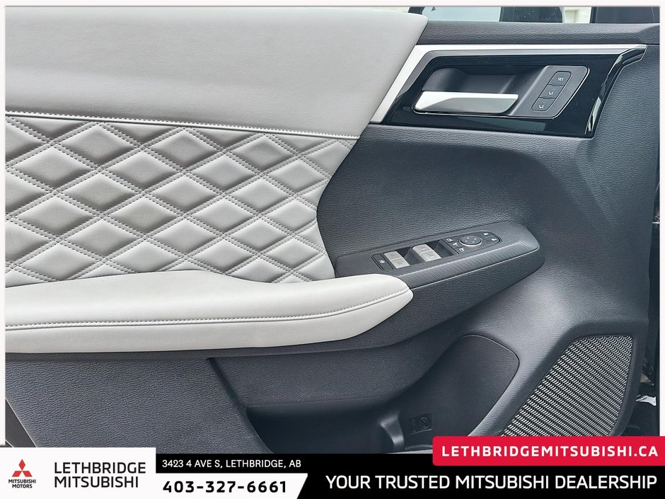 2023 Mitsubishi Outlander SEL-10