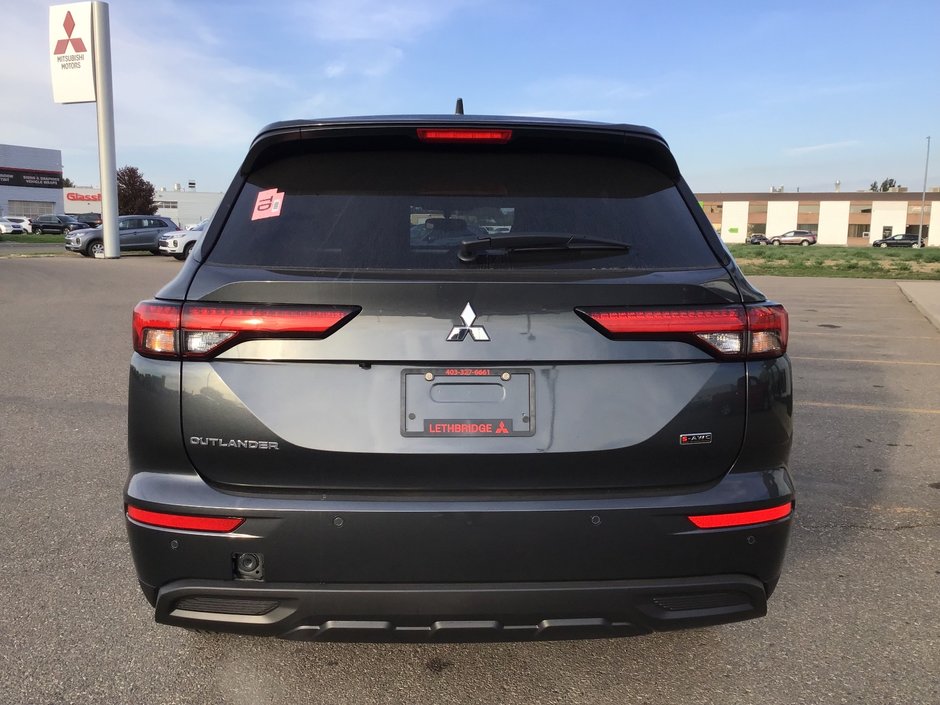 2024 Mitsubishi Outlander ES-3