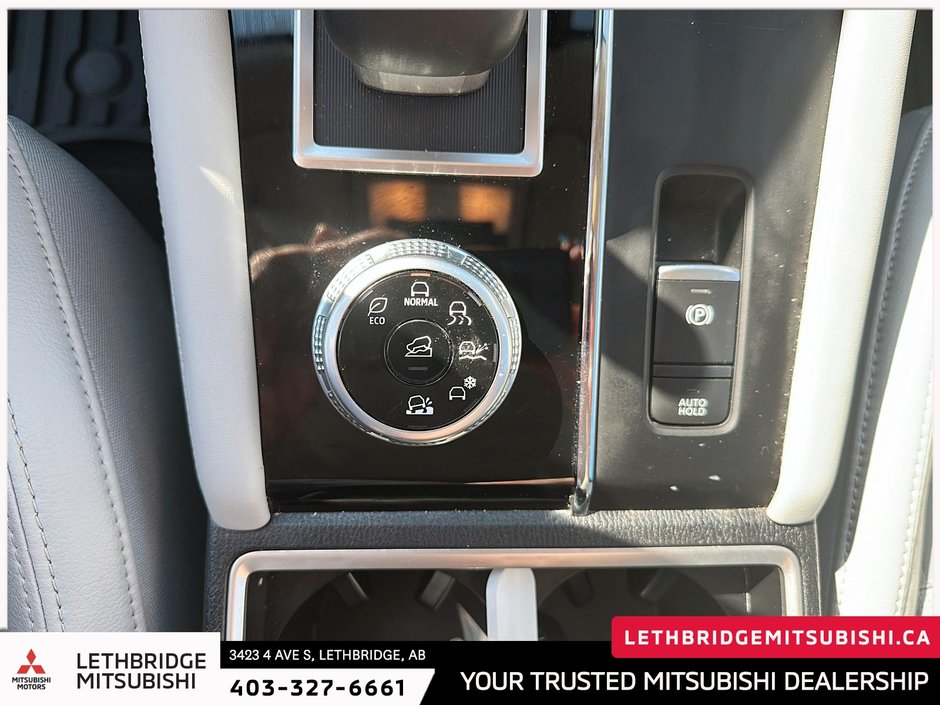 2024 Mitsubishi Outlander SEL-15