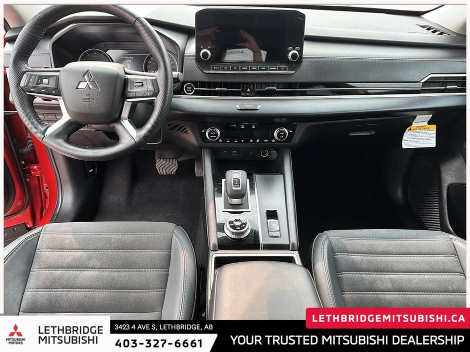 2024 Mitsubishi Outlander LE-9