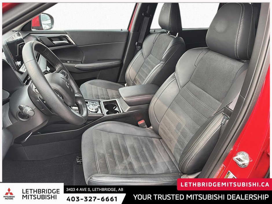 2024 Mitsubishi Outlander LE-8