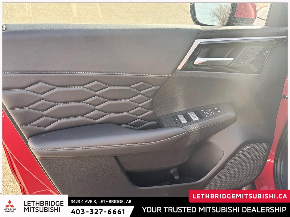 2025 Mitsubishi Outlander SEL S-AWC-12