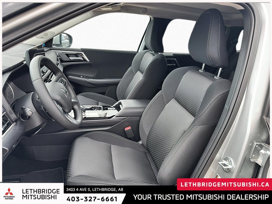 2025 Mitsubishi Outlander SE-8