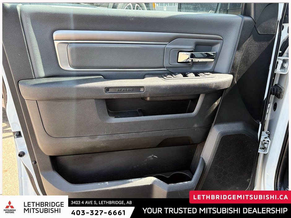 2023 Ram 1500 Classic SLT-11