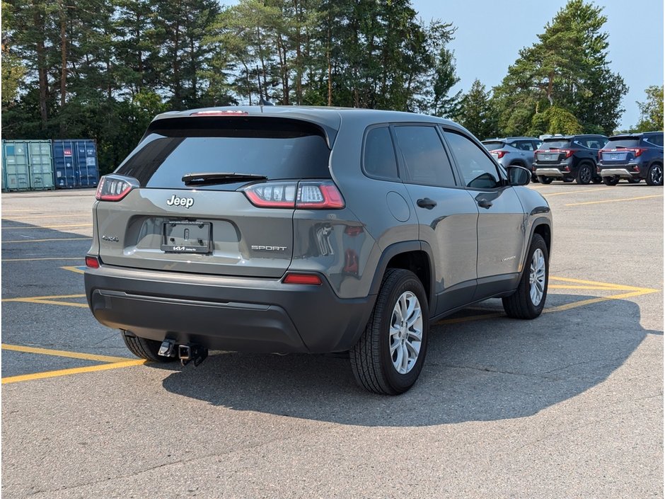 2022 Jeep Cherokee Sport-2