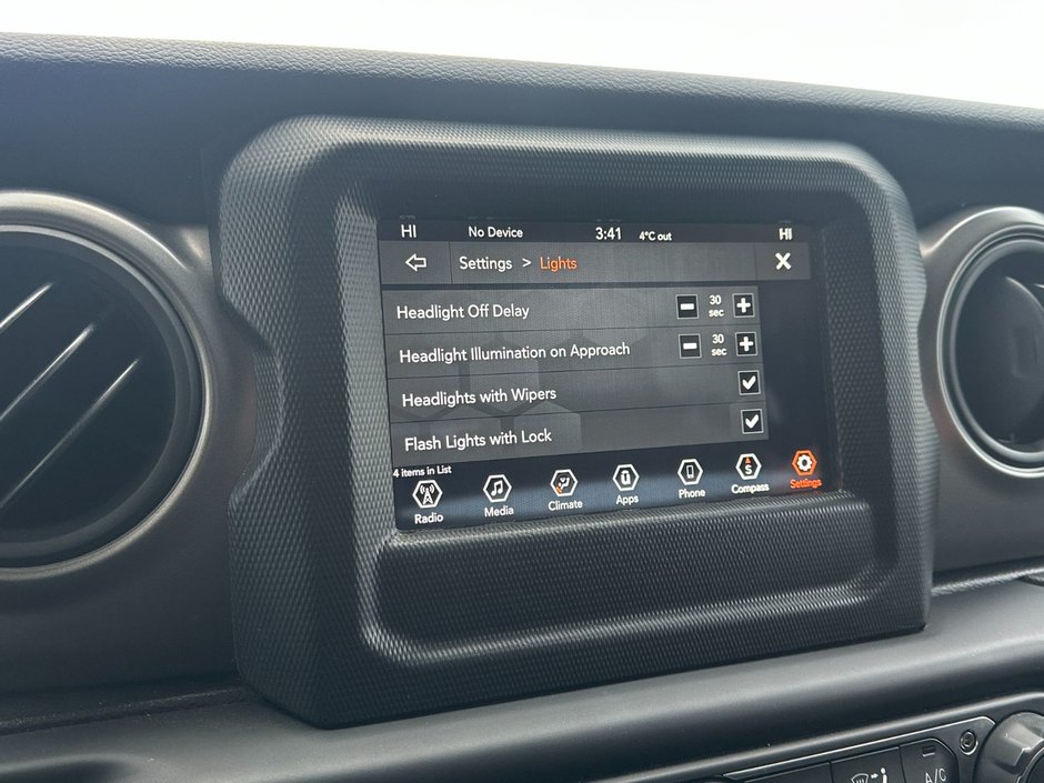 2023 Jeep Gladiator Sport S-23