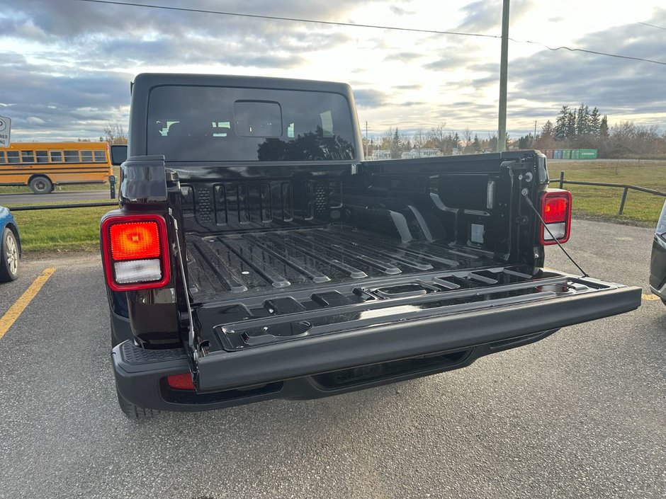 2023 Jeep Gladiator Sport S-36