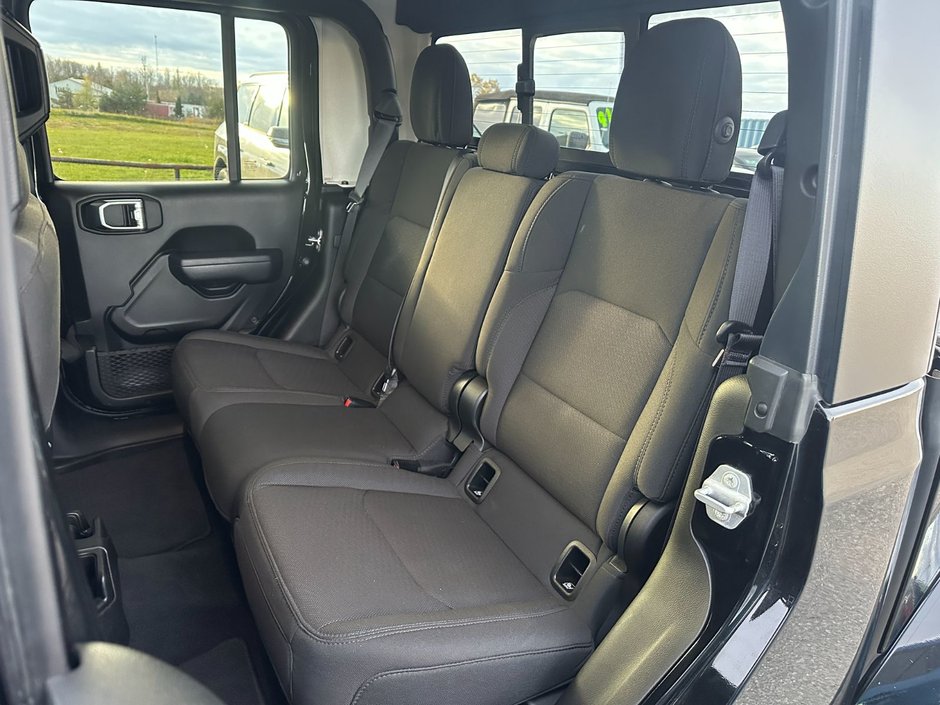 2023 Jeep Gladiator Sport S-33