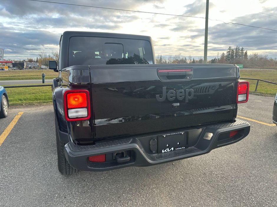2023 Jeep Gladiator Sport S-37