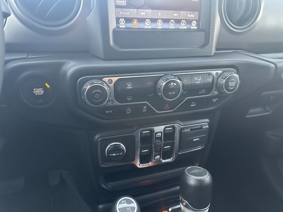 2023 Jeep Gladiator Sport S-27