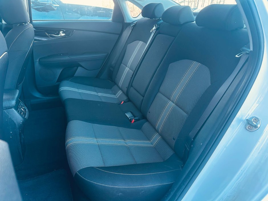 Kia Forte EX 2022-40