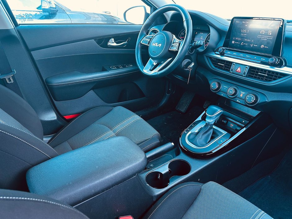 Kia Forte EX 2022-28