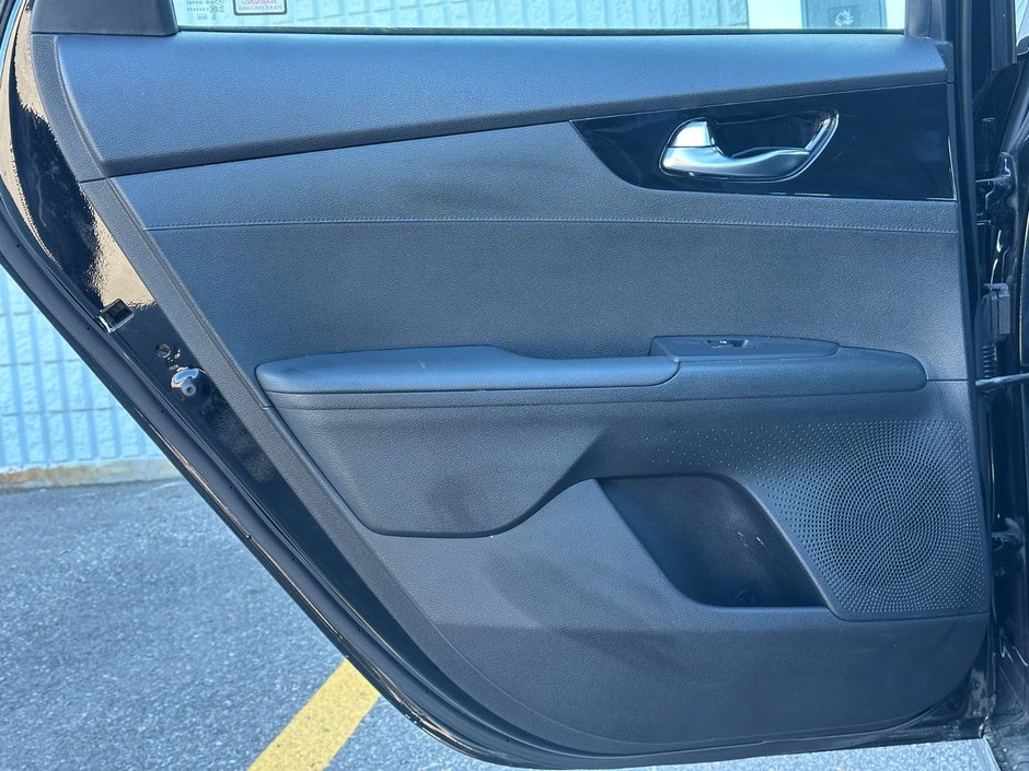 2023 Kia Forte EX-43