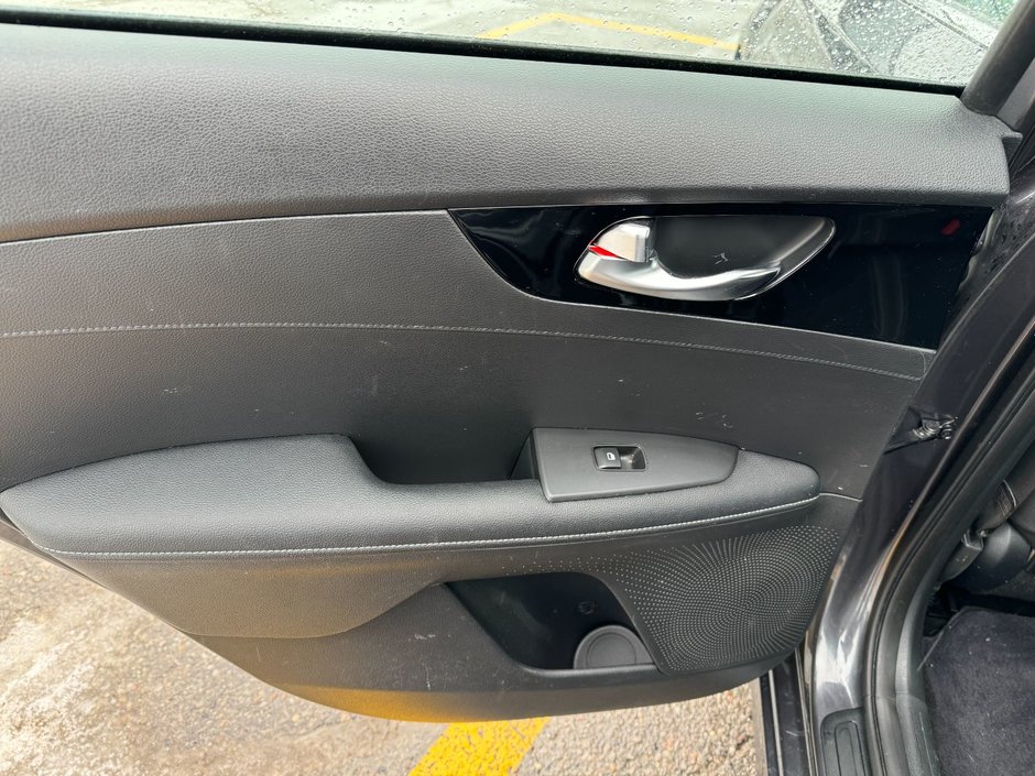 2022 Kia Forte EX-38
