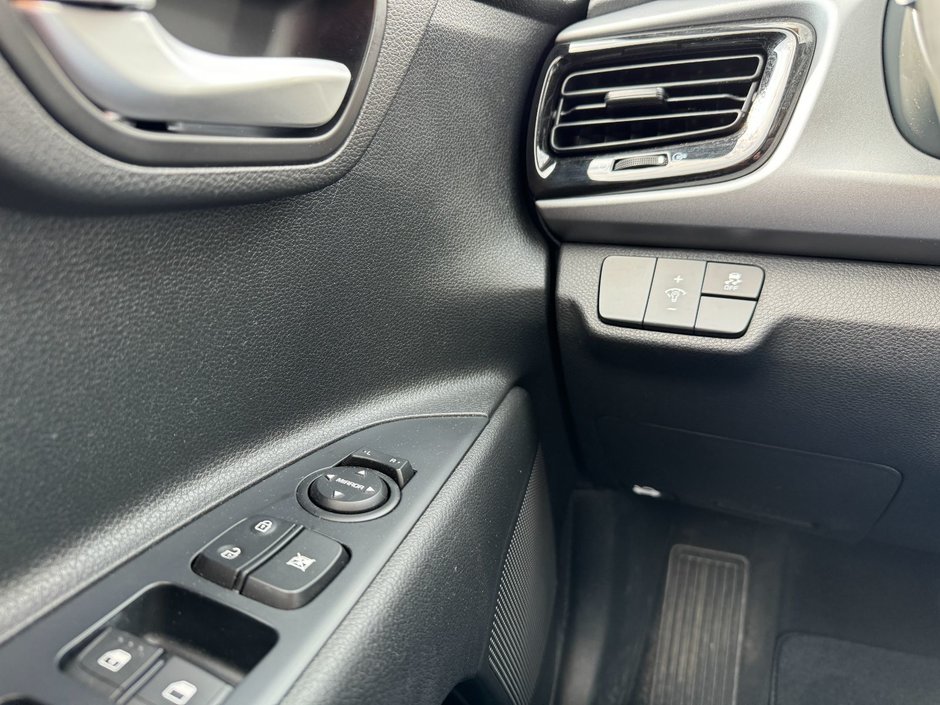 2023 Kia Rio 5-door EX Premium-10
