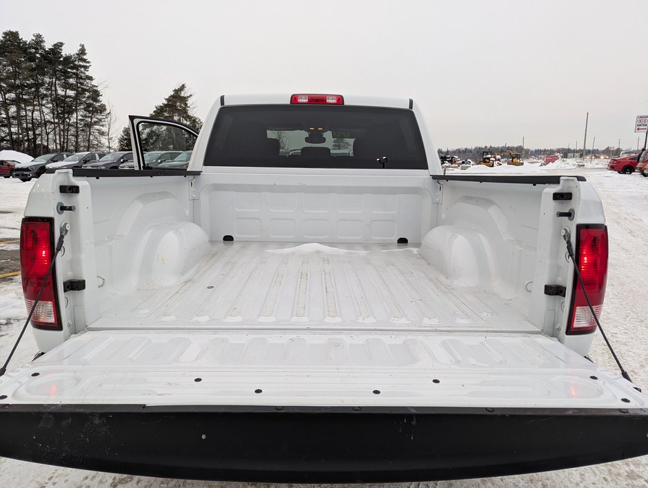 Ram 1500 Classic SLT 4x4 Crew Cab 5'7 Box 2022-3