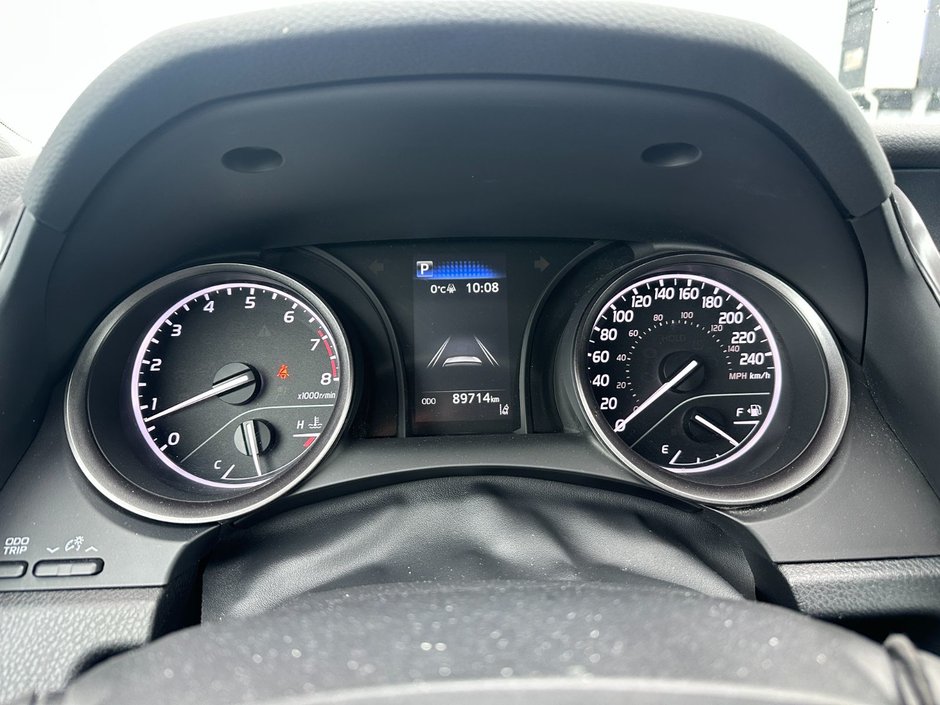 Toyota Camry SE 2024-15