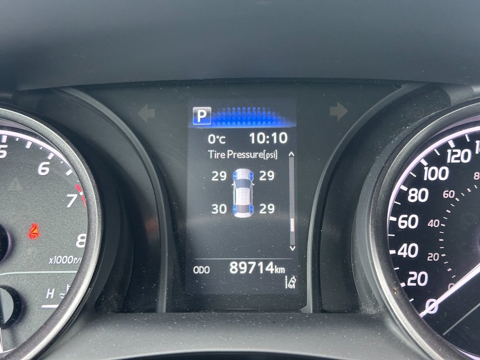 Toyota Camry SE 2024-17