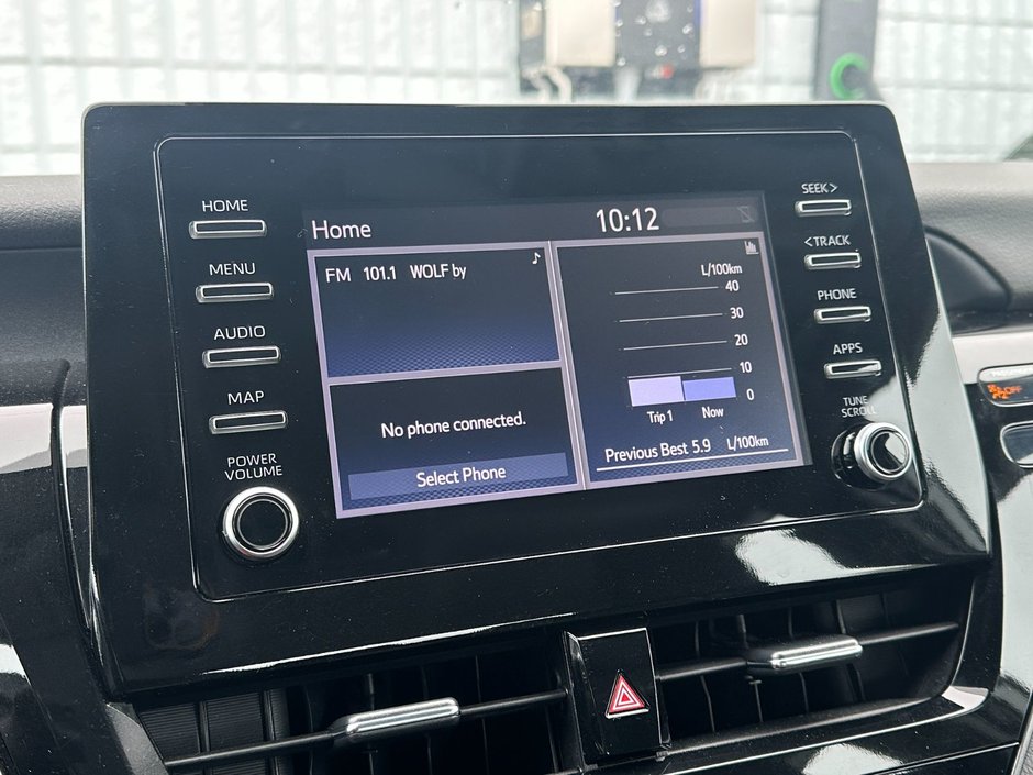 Toyota Camry SE 2024-21