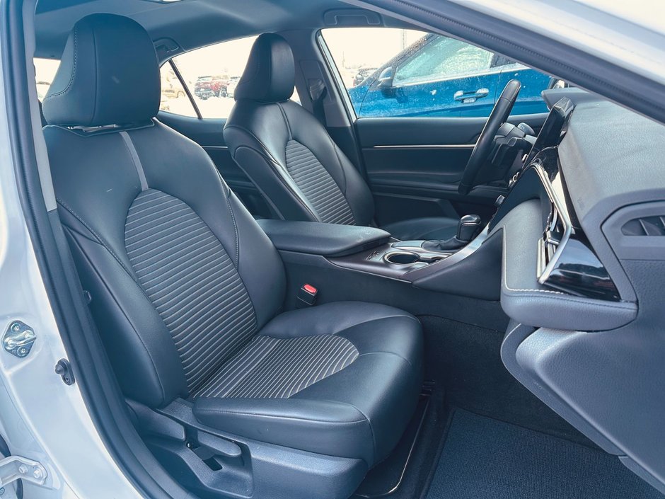 Toyota Camry SE 2024-8