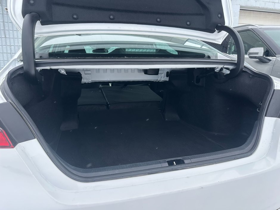 Toyota Camry SE 2024-35