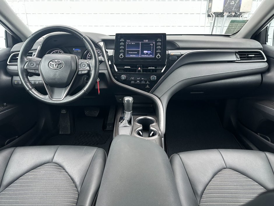 Toyota Camry SE 2024-10