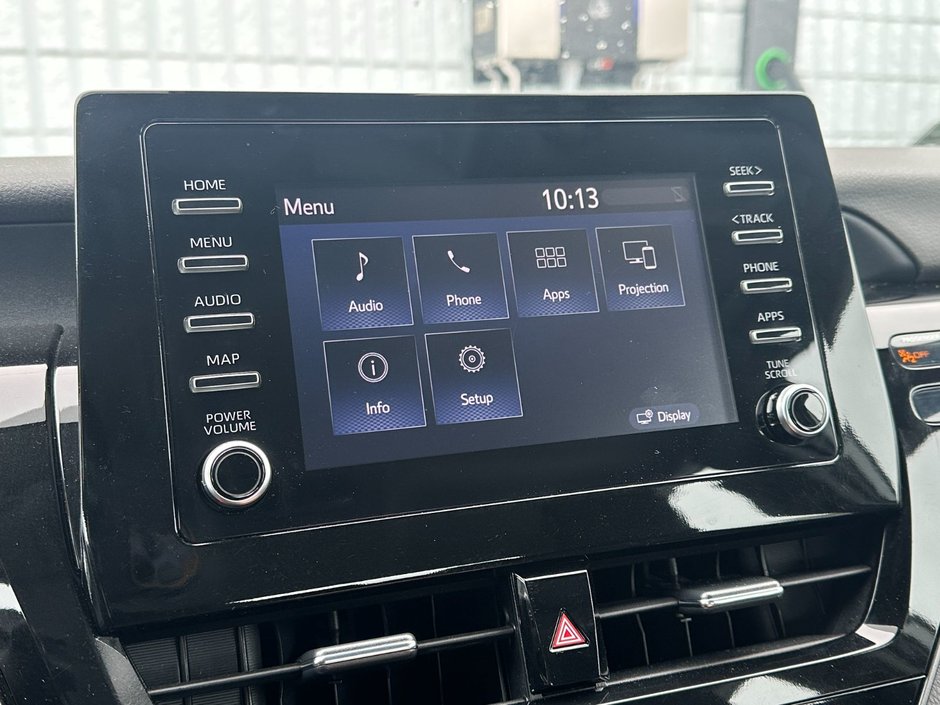 Toyota Camry SE 2024-23