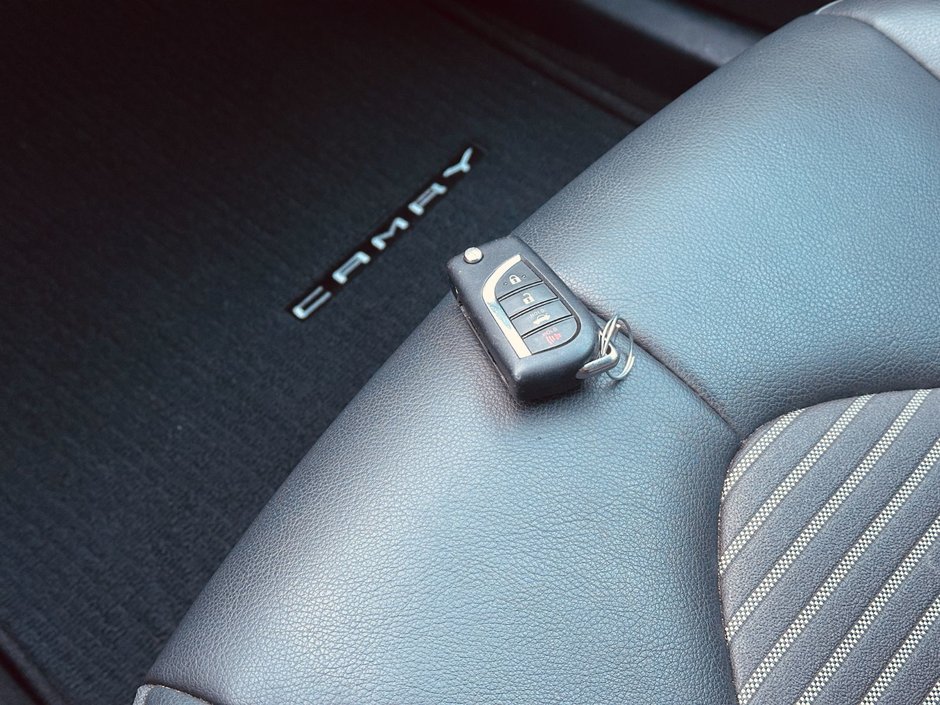 Toyota Camry SE 2024-9