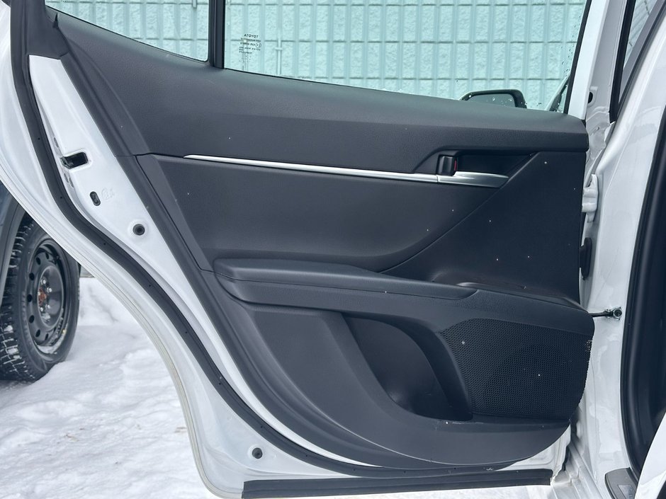 Toyota Camry SE 2024-31